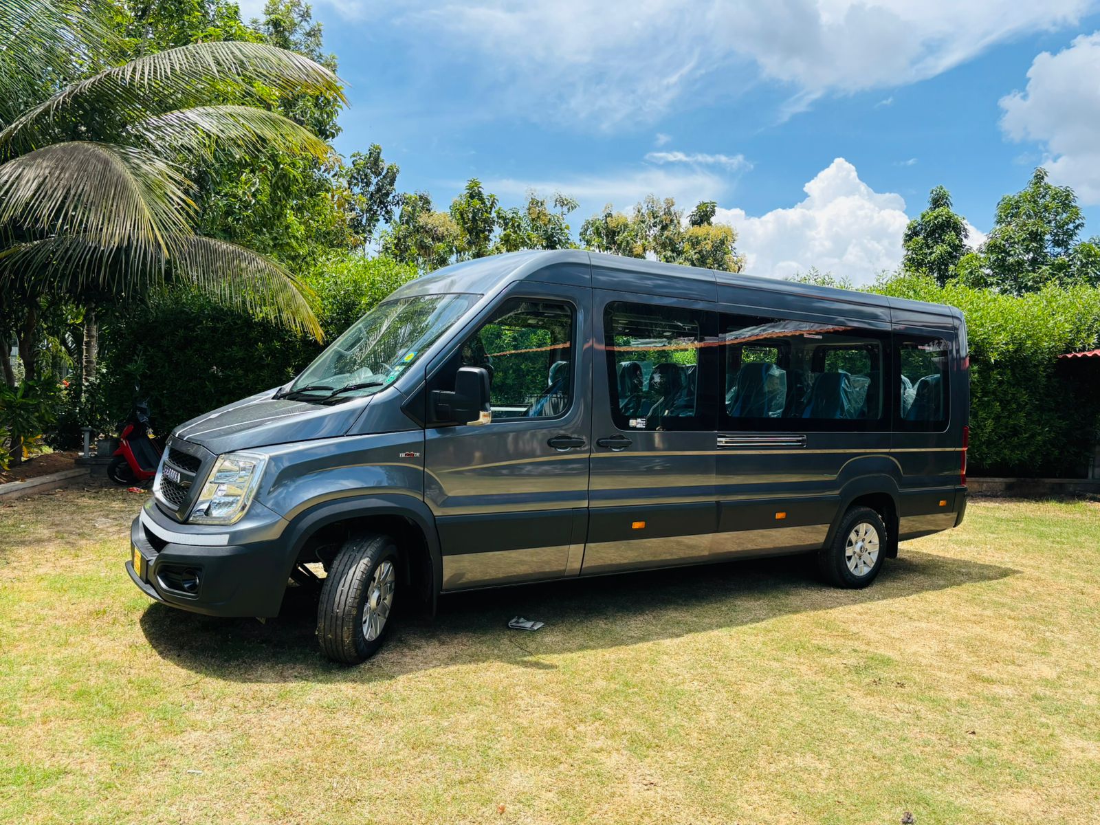 17 Seater Urbania